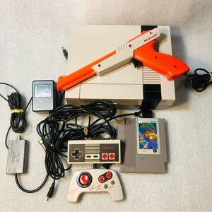 Nintendo Original NES-001 NES Console Bundle W/ 1 game OEM cord, zapper Tested